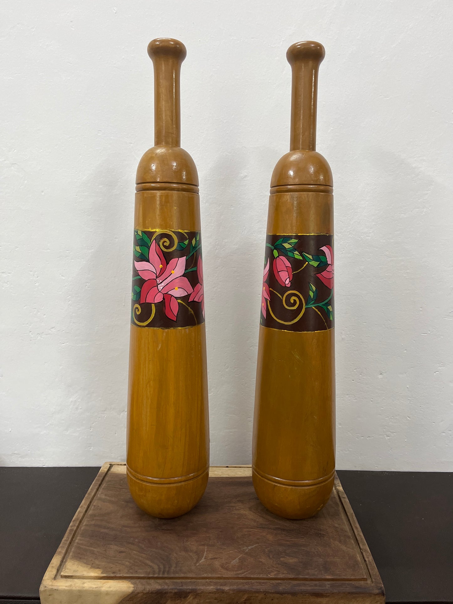 4.5kg each x 1 Painted Persian meels pair