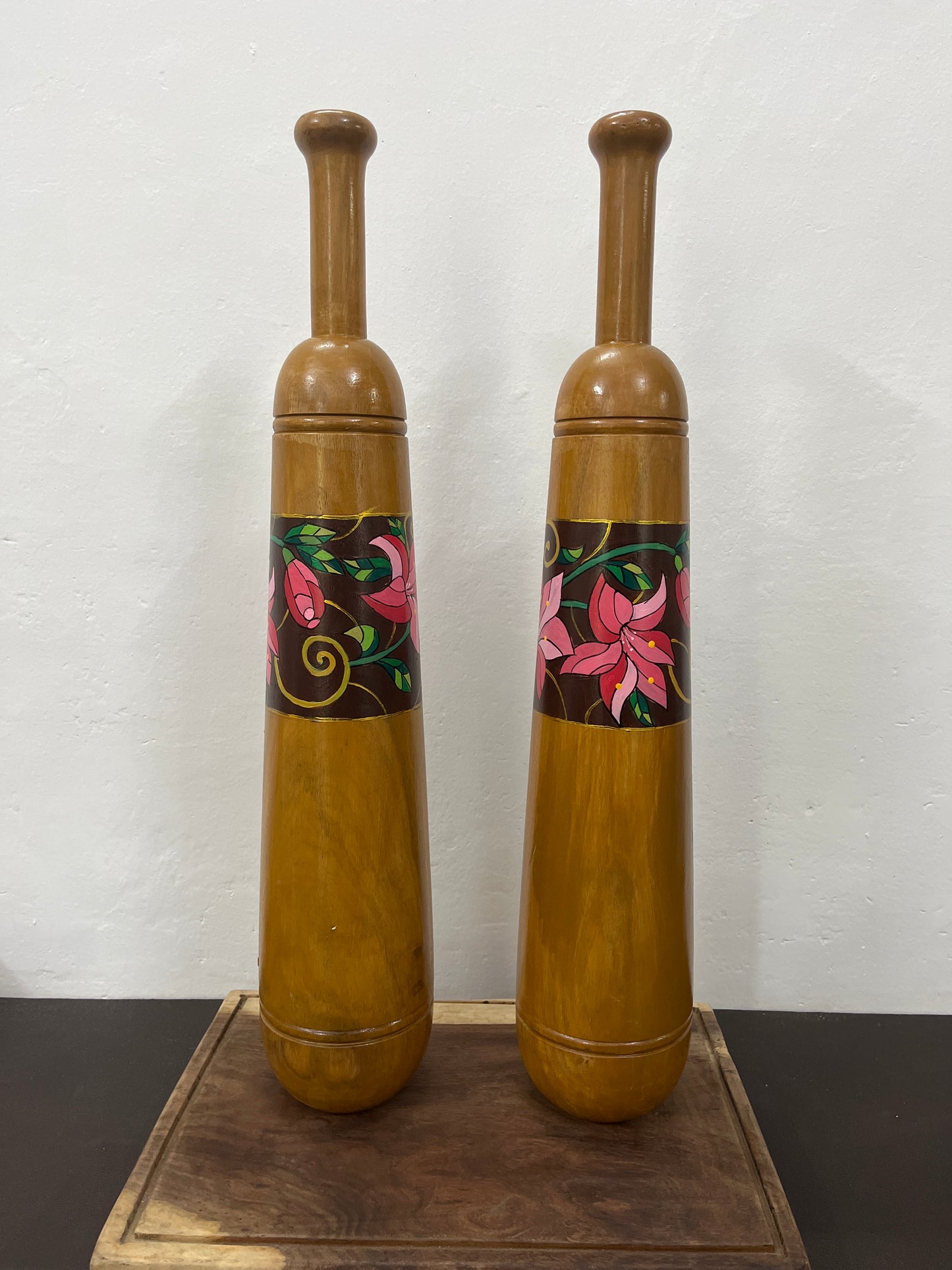 4.5kg each x 1 Painted Persian meels pair